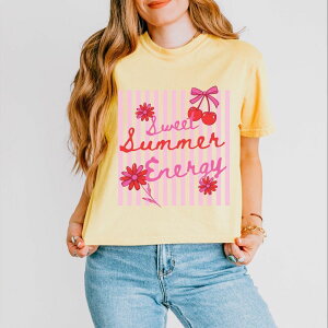 Simply Sage Market ���f�B�[�X �g�b�v�X T�V���c �O���t�B�b�N Simply Sage Market Sweet Summer Energy Cherries - Women's Boxy Crop Top Graphic T-Shirt Butter