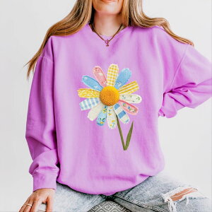 Simply Sage Market ���f�B�[�X �g�b�v�X T�V���c �p�b�`���[�N �X�E�F�b�g Simply Sage Market Daisy Faux Patchwork - Women's Lightweight Garment Dyed Sweatshirt Neon Violet �o�C�I���b�g