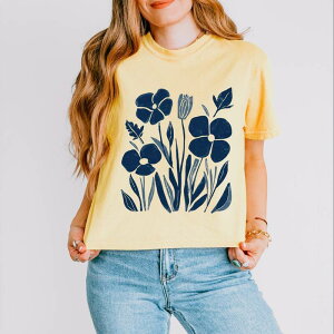Simply Sage Market ���f�B�[�X �g�b�v�X T�V���c �O���t�B�b�N Simply Sage Market Navy Daisies - Women's Boxy Crop Top Graphic T-Shirt Butter �l�C�r�[