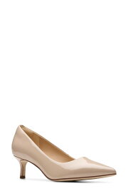 クラークス レディース シューズ ヒール Clarks Zarey Court Pointed Toe Pump SAND PATENT サンド