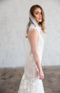 �u���C�Y & �w�A�s���Y ���f�B�[�X �A�N�Z�T���[ Brides & Hairpins Leola Swarovski Crystal Fingertip VeilIGHT IVORY �A�C�{���[