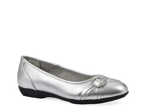 �N���t�o�C�z���C�g�}�E���e�� ���f�B�[�X �V���[�Y �p���v�X Cliffs by White Mountain Calming Ballet Flat Silver �V���o�[