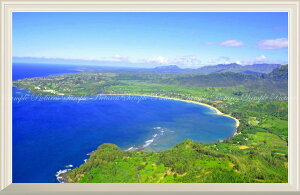 絵画風 壁紙ポスター (はがせるシール式) -窓の景色- ハワイ カウアイ島 ハナレイ・ベイ ビーチ リゾート 海 【扉なし窓仕様】 キャラクロ HWI-025NW2 (ワイド版 603mm×391mm) <日本製> ウォール