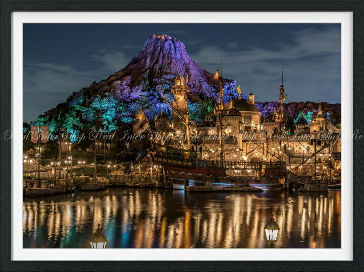 楽天市場 絵画風 壁紙ポスター はがせるシール式 ディズニーシーの夜景 ディズニーリゾート 額縁印刷 トリックアート キャラクロ Dns 001sgf2 594mm 442mm 日本製 ウォールステッカー お風呂ポスター レアルインターショップ