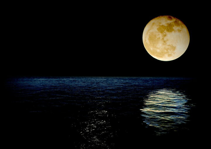 楽天市場 絵画風 壁紙ポスター はがせるシール式 月 スーパームーン 満月 天体 神秘 癒し パワー スーパールナ キャラクロ Mon 001a2 版 594mm 4mm 建築用壁紙 耐候性塗料 インテリア レアルインターショップ