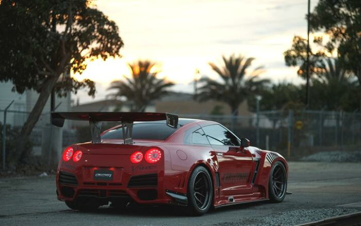 楽天市場 絵画風 壁紙ポスター はがせるシール式 日産 Gt R R35 カスタム 赤 Gtr キャラクロ Nr35 003w1 ワイド版 921mm 576mm 建築用壁紙 耐候性塗料 インテリア レアルインターショップ