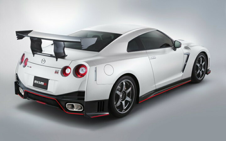 楽天市場 絵画風 壁紙ポスター はがせるシール式 日産 Gt R Nismo R35 Nアタック パッケージ Bホワイトパール 16年 Nissan キャラクロ R35n 014w1 ワイド版 921mm 576mm 建築用壁紙 耐候性塗料 インテリア レアルインターショップ