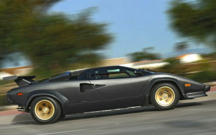 楽天市場 絵画風 壁紙ポスター はがせるシール式 ランボルギーニ カウンタック 5000 クワトロバルボーレ 黒 スーパーカー キャラクロ Lcnt 008w1 ワイド版 921mm 576mm 建築用壁紙 耐候性塗料 インテリア レアルインターショップ