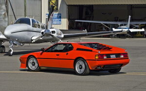 �G�敗 �ǎ��|�X�^�[ (�͂�����V�[����) BMW M1 �X�[�p�[�J�[ ���b�h 1980�N �L�����N�� BMM1-004W1 (���C�h�� 921mm×576mm) �����{���� �E�H�[���X�e�b�J�[ �����C�|�X�^�[