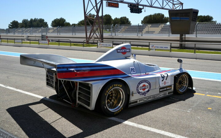 楽天市場 絵画風 壁紙ポスター はがせるシール式 ポルシェ 908 ターボ レースカー 1980年 キャラクロ P908 001w2 ワイド版 603mm 376mm 建築用壁紙 耐候性塗料 インテリア レアルインターショップ