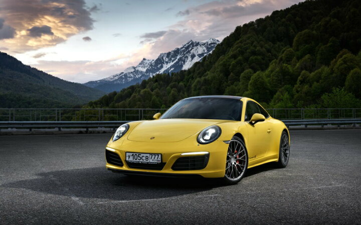 楽天市場 絵画風 壁紙ポスター はがせるシール式 ポルシェ 911 カレラ 4s クーペ 991型 15 16年 イエロー キャラクロ P991 019w2 ワイド版 603mm 376mm 日本製 ウォールステッカー お風呂ポスター レアルインターショップ