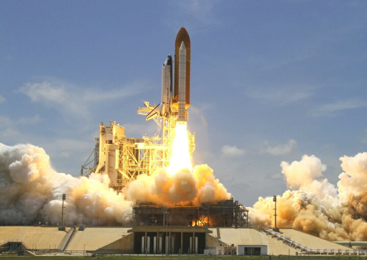 楽天市場 絵画風 壁紙ポスター はがせるシール式 ロケット打上げ スペースシャトル Nasa キャラクロ Nas 001a1 A1版 0mm 585mm 建築用壁紙 耐候性塗料 インテリア レアルインターショップ