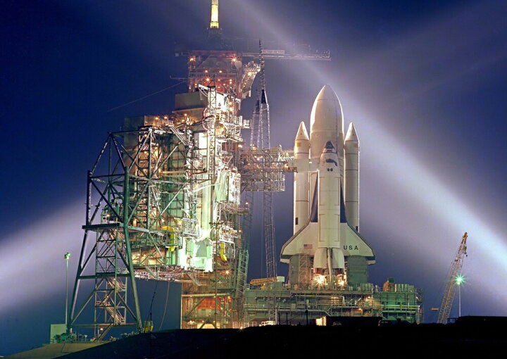 楽天市場 絵画風 壁紙ポスター はがせるシール式 ロケット打上げ スペースシャトル Nasa キャラクロ Nas 005a2 版 594mm 4mm 日本製 ウォールステッカー お風呂ポスター レアルインターショップ