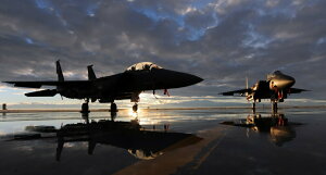 G敗 ǎ|X^[ (͂V[) v̐퓬@ F-15E XgCNC[O USGAtH[X ~^[ LN UAFT-020S2 (603mm×322mm) { EH[XebJ[ C|X^[