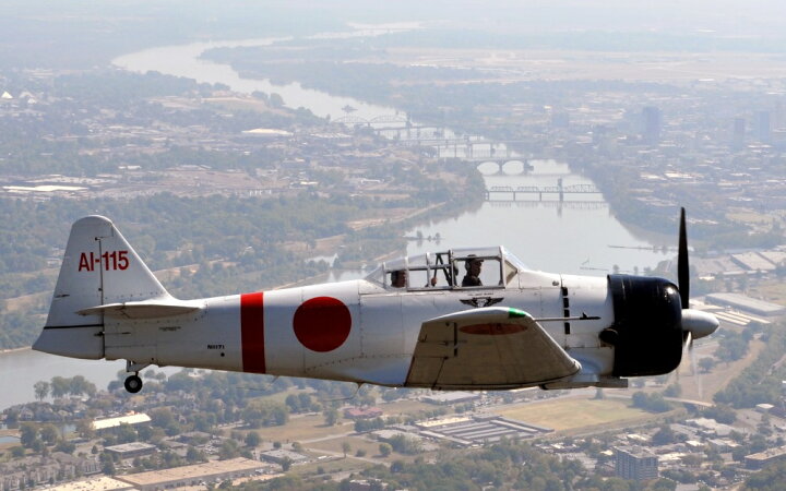 楽天市場 絵画風 壁紙ポスター はがせるシール式 ゼロ戦 零戦22型 Ai 115号機 コメモラティヴ エアフォース 戦闘機 ミリタリー キャラクロ Jzrf 004w1 ワイド版 921mm 576mm 建築用壁紙 耐候性塗料 インテリア レアルインターショップ