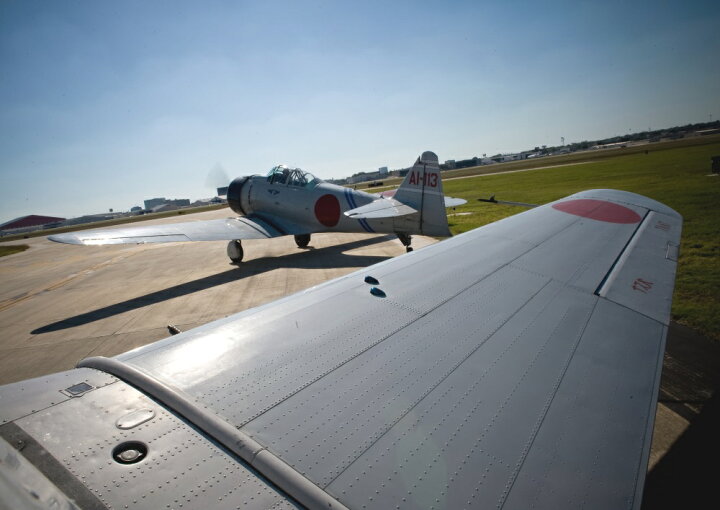 楽天市場 絵画風 壁紙ポスター はがせるシール式 ゼロ戦 零戦22型 Ai 113号機 コメモラティヴ エアフォース 戦闘機 ミリタリー キャラクロ Jzrf 006a2 版 594mm 4mm 建築用壁紙 耐候性塗料 インテリア レアルインターショップ