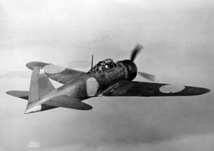 楽天市場 絵画風 壁紙ポスター はがせるシール式 ゼロ戦 零戦52型 A6m5 零式艦上戦闘機 第二次世界大戦 1944年 ミリタリー キャラクロ Jzrf 014a2 版 594mm 4mm 建築用壁紙 耐候性塗料 インテリア レアルインターショップ