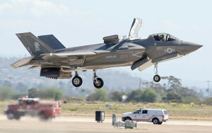 G敗 ǎ|X^[ (͂V[) XeX퓬@ F-35B CgjO2  USAF JSF ~^[ LN XF35-010W1 (Ch 921mm×576mm) { EH[XebJ[ C|