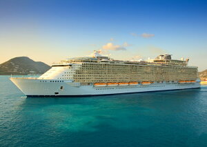 絵画風 壁紙ポスター (はがせるシール式) ハーモニー・オブ・ザ・シーズ 世界最大 クルーズ客船 ロイヤル・カリビアン 豪華客船 船旅 海 キャラクロ CSHP-006A2 (A2版 594mm×420mm) <日本製> ウォ