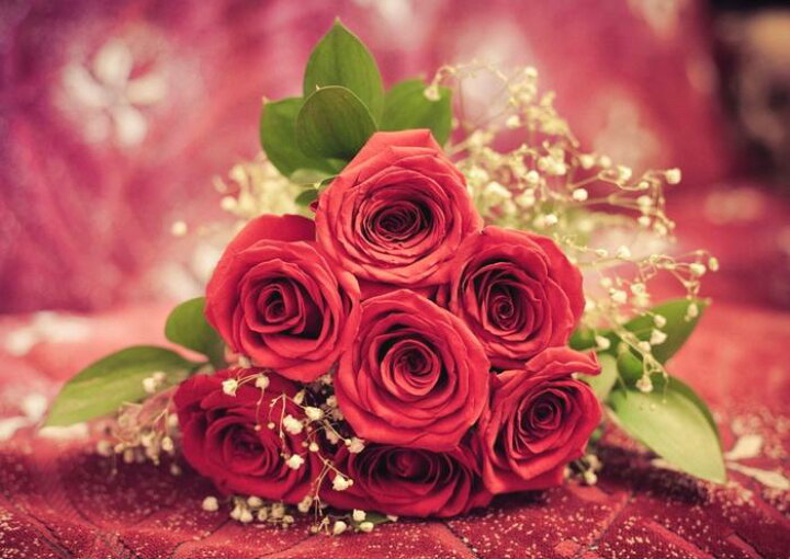 楽天市場 絵画風 壁紙ポスター はがせるシール式 赤いバラ ブーケ 薔薇 ハイブリッド ティー モダンローズ 花 キャラクロ Fros 019a2 版 594mm 4mm 日本製 ウォールステッカー お風呂ポスター レアルインターショップ