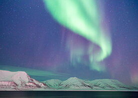 絵画風 壁紙ポスター (はがせるシール式) オーロラ 北極光 ノーザンライト アイスランド 神秘 キャラクロ ARR-005A1 (A1版 830mm×585mm) ＜日本製＞ ウォールステッカー お風呂ポスター