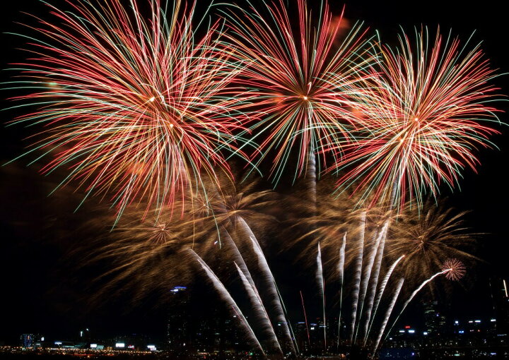 楽天市場 絵画風 壁紙ポスター はがせるシール式 花火 打ち上げ花火 花火大会 祝賀 お祭り 夏 風物詩 クリスマス キャラクロ Shnb 003a2 版 594mm 4mm 建築用壁紙 耐候性塗料 インテリア レアルインターショップ