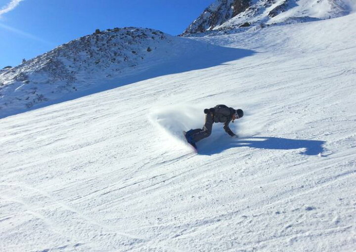 楽天市場 絵画風 壁紙ポスター はがせるシール式 スノーボード 雪上競技 アルパイン カービング ターン トリック 雪 キャラクロ Snwb 001a1 A1版 0mm 585mm 建築用壁紙 耐候性塗料 インテリア レアルインターショップ