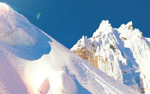 絵画風 壁紙ポスター (はがせるシール式) スノーボード フリースタイル スノーボードクロス エア ジャンプトリック 雪 キャラクロ SNWB-007W1 (ワイド版 921mm×576mm) <日本製> ウォールステッカ