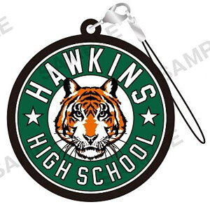 �yHAWKINS HIGH SCHOOL LOGO�zNetflix�V���[�Y �X�g�����W���[�E�V���O�X ���m�̐��E �J�v�Z�����o�[�X�g���b�v