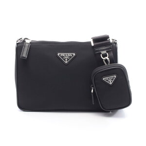 �y10%OFF�N�[�|���Ώ� 5/9 20���`5/16 9:59�z�v���_ PRADA SAFFIANO TRAVEL �V�����_�[�o�b�O �o�b�O �i�C���� ���U�[ �u���b�N�n 2VH1132DMHF0002 �y�V�i�z