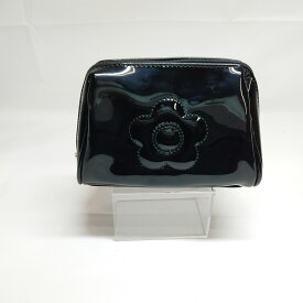 【未使用・長期保管品】MARY QUANT マリークヮント ポーチ ブラック　送料無料【ブランド】【コスメ入れ】【小物入れ】【エンボス加工】【大人可愛い】【オシャレ】【デイジー柄】