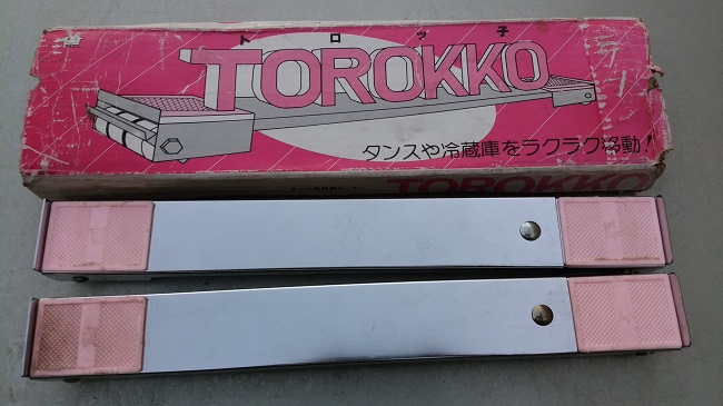 中古 TOROKKO 定価の67％ＯＦＦ タンスや冷蔵庫などをラクラク移動できます 未使用品 タンス用移動ローラー