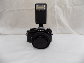 【中古】ニコン Nikon 一眼レフ　フィルム　カメラ　動作未チェック　ジャンク扱い　レンズ　フラッシュ　EM　NIKKOR　50mm　1：1.8　SB-E　コンパクト　小型　リトル　1980年　発売　絞り優先　AE　女性　ジウジアーロ