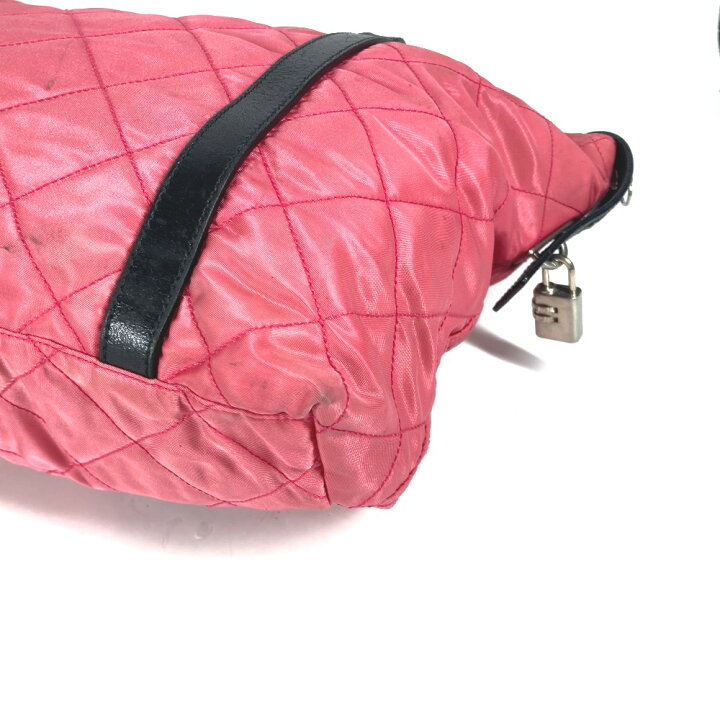 プラダ PRADA トライアングルロゴ 三角ロゴ プレート 編み込み ロゴ  