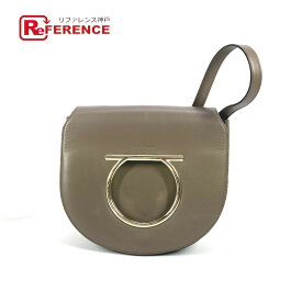 Salvatore Ferragamo サルヴァトーレフェラガモ 2WAYバッグ クラッチバッグ デカ ガンチーニ ロゴ カバン 斜め掛け フラップ ポシェット チェーンバッグ ショルダーバッグ レザー レディース グレージュ系 【中古】