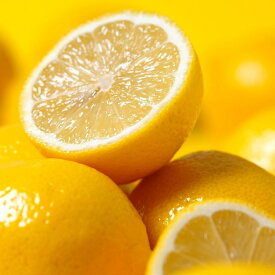 高品質なイタリア産のレモンオイル。レモン（Lemon）10ml天然100%のエッセンシャルオイル（精油）（手作り石鹸 香水 バスボム バスソルト アロマペンダント サシェ ディフューザー用）