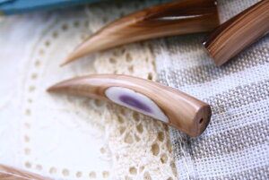 ݌ɏ܂܂ǉIVFp[cp^@1 ЌLkōꂽI[nhChVFJ{V|ANZT[̃`[tp[c35mm×7mm