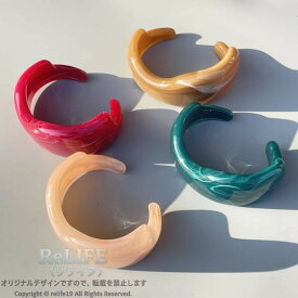 バングル メンズ レディース アクリル 不規則 雲模様 オープン クール 個性的 ブレスレット アクセサリー 研磨 光沢 樹脂 透明感 軽量 カジュアル モード系 ローズレッド グリーン ピンク 春夏 普段使い