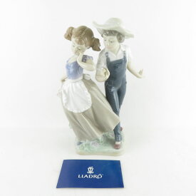 美品 LLADRO リヤドロ 5292「恋の花が咲く」 フィギュリン 置物 陶器人形 男の子 女の子 花 SY9367Q 【中古】