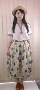 〜小さな果実園〜フルーツ模様バルーンロングスカート(ベージュベース/青や黄色の果実)(春・初夏・秋) レディース 女性 ボトムス スカート ロング 10分丈 7分丈 ミモレ丈 裾絞り 格子