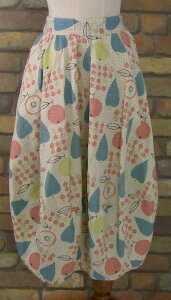 〜小さな果実園〜フルーツ模様バルーンロングスカート(ベージュベース/赤と青緑の果実)(春・夏・秋) レディース 女性 ボトムス スカート ロング 10分丈 裾絞り【Drive(ドライブ)】コクーン