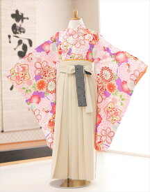 【レンタル】袴レンタル 小学生 女の子 小学校卒業式 h0952 選べる袴サイズ フルセット ジュニア 着物レンタル 卒業式 卒業袴 12歳 13歳 6年生 小学生 女子 人気 レトロ モダン かわいい 発表会 イベント フォトブックプレゼント 紫に吉祥彩り慶花×クリーム袴