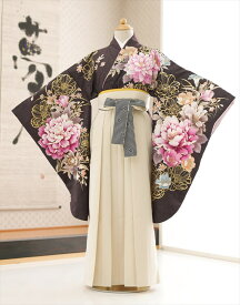 【レンタル】袴レンタル 小学生 女の子 小学校卒業式 h0961 選べる袴サイズ フルセット ジュニア 着物レンタル 卒業式 卒業袴 12歳 13歳 6年生 小学生 女子 人気 レトロ モダン 発表会 イベント フォトブックプレゼント 2024 「撫子」ブランド　濃紫に吉祥絢爛慶華