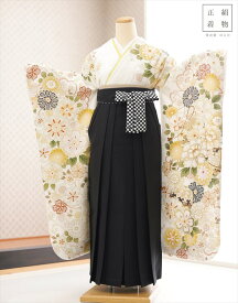 【レンタル】袴レンタル 小学生 女の子 小学校卒業式 振袖袴 joh1511 選べる袴サイズ フルセット ジュニア 正絹 着物レンタル 卒業袴 12歳 13歳 6年生 人気 レトロ イベント フォトブックプレゼント 2025 高級ブランド「Close Fit」 白地に彩り吉祥慶華×黒市松袴