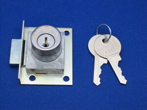 CL-1 bJ[LOCKER010(KR-32)iKR32j  hA  C C  i p[c