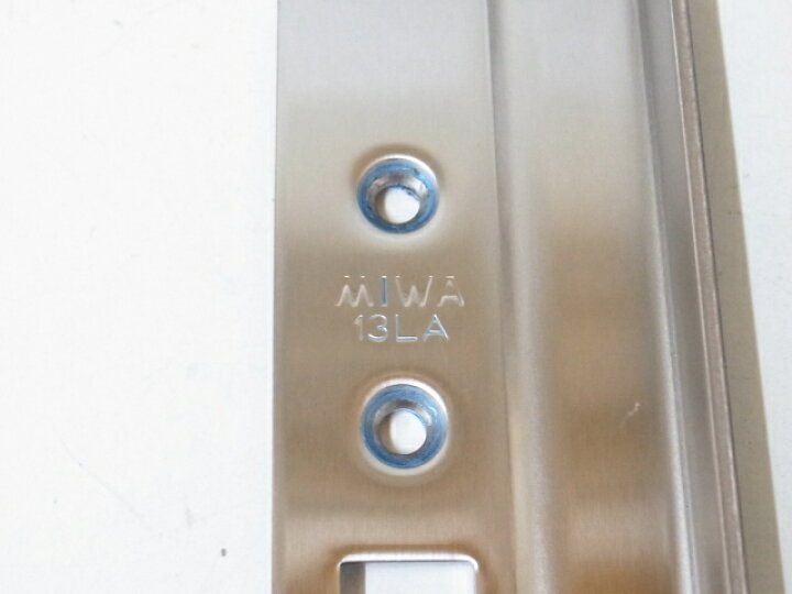 楽天市場】ミワロック13LA用段付Lフロント(3つ穴タイプ)右勝手用シルバー色(外側から見て蝶番が右、レバーハンドルが左)MIWA ミワ 美和☆ LA DA フロント☆MIWA ミワ 美和 : リプレ カギとドア廻り金物専門店 楽天市場】ミワロック13LA用段付Lフロント(3つ穴タイプ)右勝手用シルバー色(外側から見て蝶番が右、レバーハンドルが左)MIWA ミワ 美和☆ LA DA フロント☆MIWA ミワ 美和 : リプレ カギとドア廻り金物専門店
