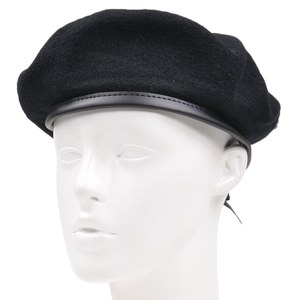 ミリタリーブランドのRothco製のベレー帽ブラックカラーのシンプルなデザインが特徴のベレー帽となっています素材には保温性に優れ放湿性を持ったウールを使用帽子裏の紐を締め Rothco ベレー帽 送料無料 激安 お買い得 キ゛フト GIスタイル 4907 7-1 4 US表記 メンズ ミリタリーハット ミリタリーベレー ミリタリー アーミーベレー ハンチング帽 帽子 送料無料激安祭