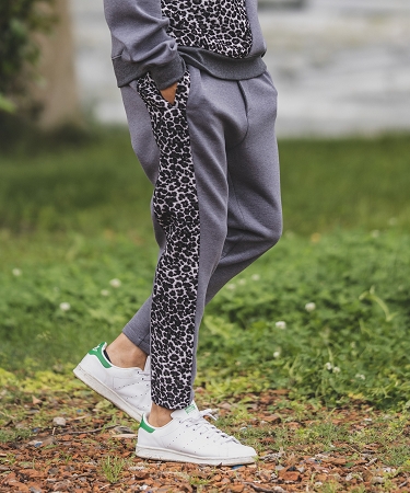 【felkod(フィルコッド)】Gobelin Leopard Cardboard Knit Pants パンツ(F21W150) | CAMBIO