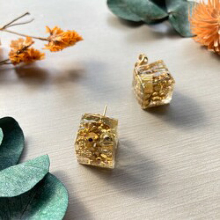 楽天市場 レジンピアス ゴールド キューブ Rp 12 ヘアアクセサリー 上品 カジュアル 大人っぽい ギフト 誕生日 プレゼント おしゃれ かわいい おうち ポイント消化 ファッション セール 年末年始 お年玉 福袋 新春 お年賀 Fashion The Sale 半額 Re Work