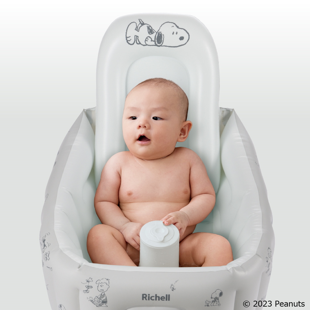 リッチェル Richell スヌーピー ふかふかベビーバス ステップアップシンク用 子供用浴槽 椅子 ローチェア 赤ちゃん 新生児 お風呂 沐浴 0歳 バスチェア 赤ちゃん 12カ月 1歳 エアタイプ エアポンプ内蔵 空気入れ